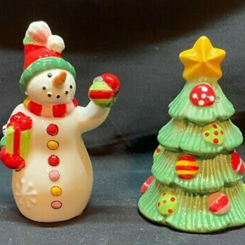 NWT Fitz and Floyd Snowflake & Jake Salt and Pepper Shakers